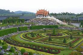 Nong Nooch & Colosseum show